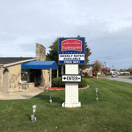 Fairbridge Inn Express Мерилвил Екстериор снимка