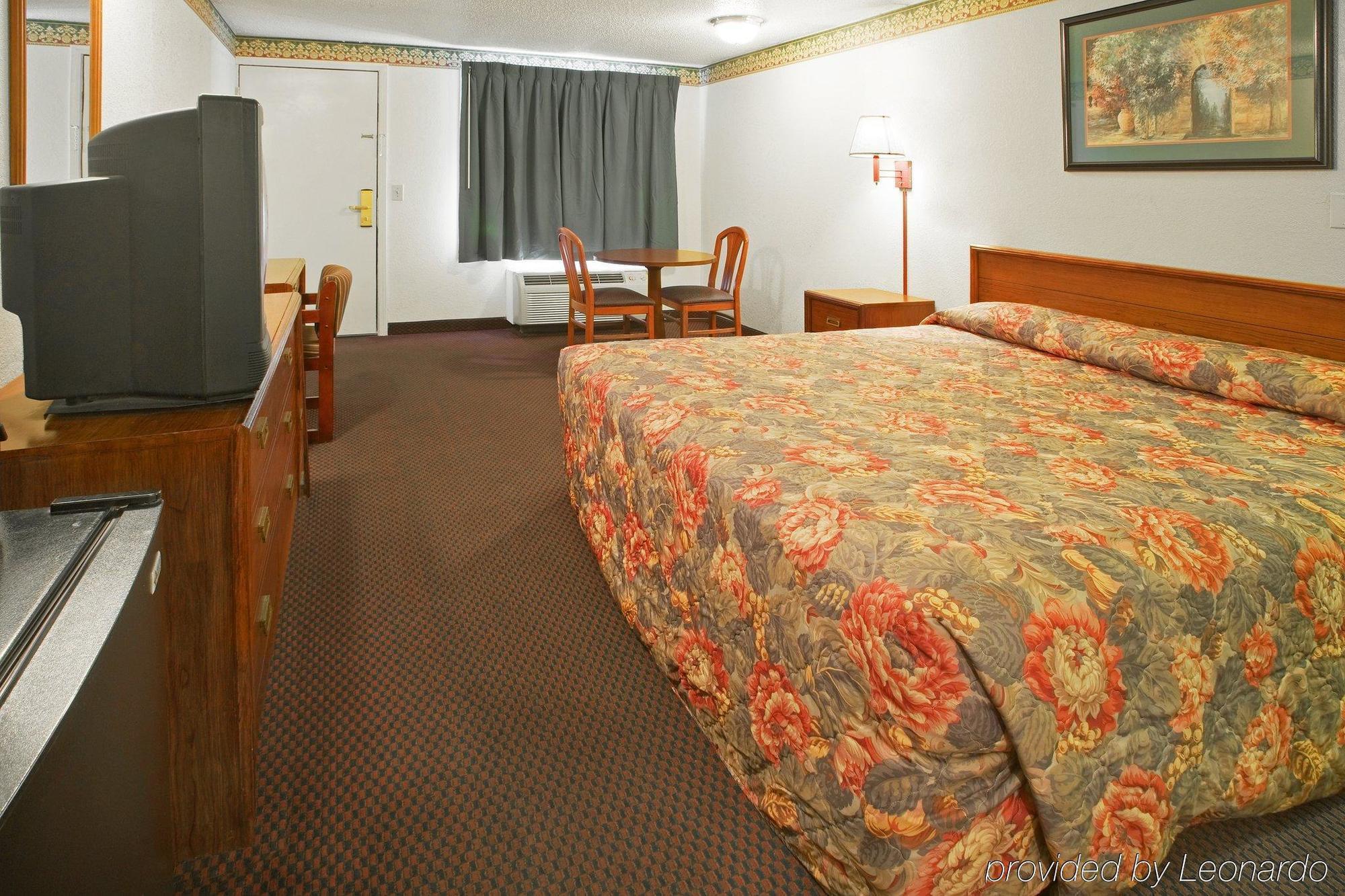 Fairbridge Inn Express Мерилвил Екстериор снимка