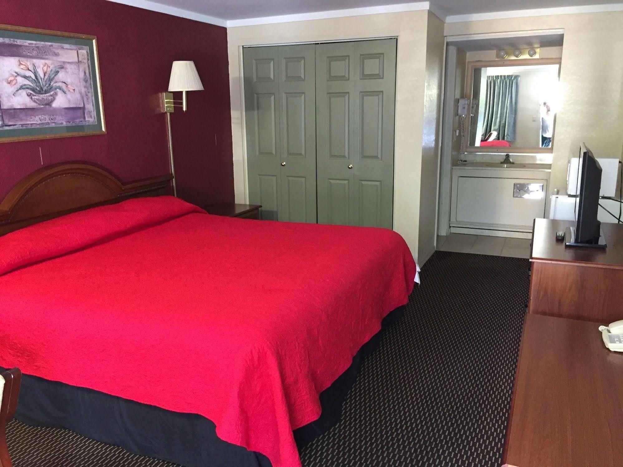Fairbridge Inn Express Мерилвил Екстериор снимка